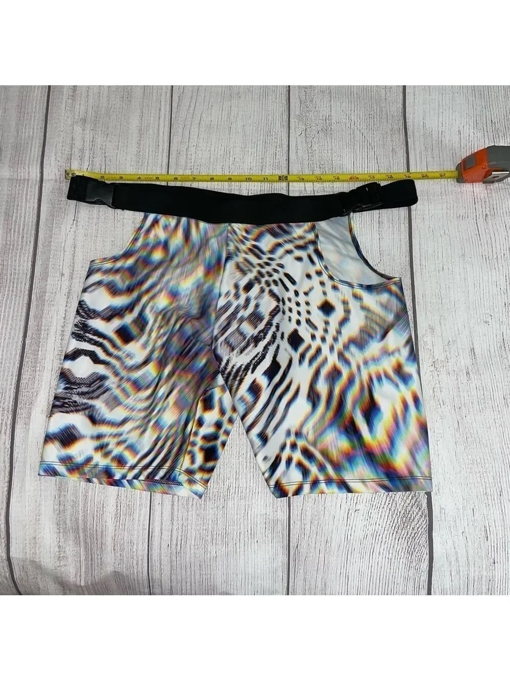 NWT IVY BERLIN Women’s Blake Cut Out Shorts Size Large - SOLD OUT ONLINE - Picture 8 of 12
